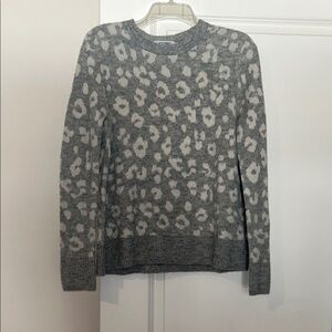 Old Navy Gray and White Patterned Sweater